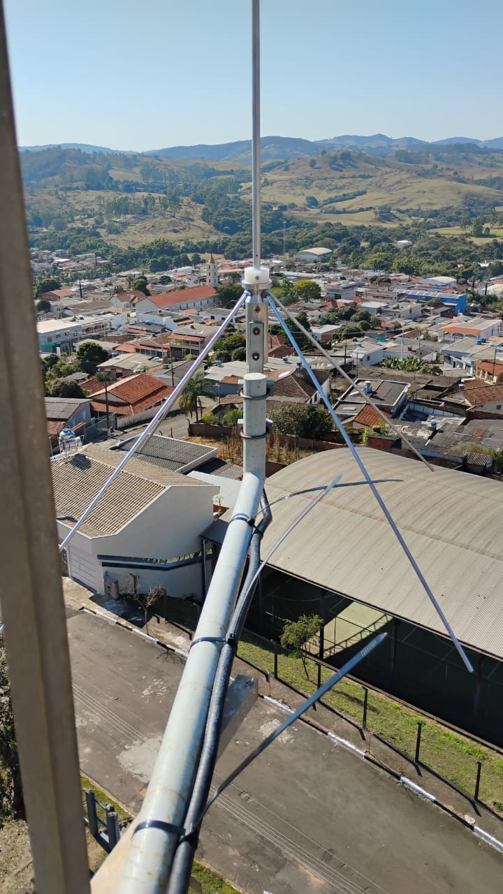 Difusora FM executa troca do sistema irradiante com foco na melhoria do sinal